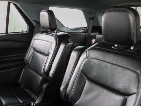 Used 2022 Ford Explorer Limited image 24