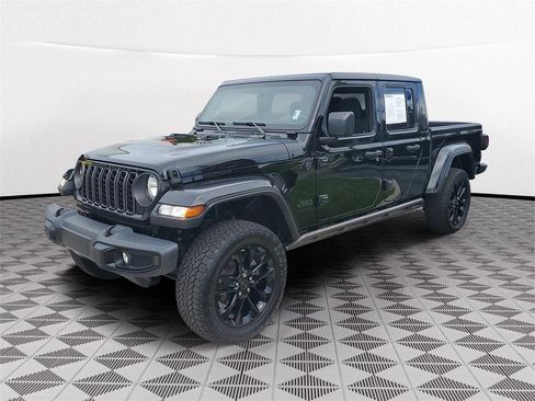 Used 2024 Jeep Gladiator Sport image 3