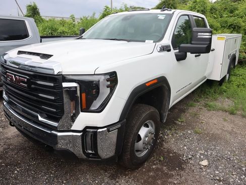 New 2025 GMC Sierra 3500 Pro w/ Convenience Package AWD/4WD image 3