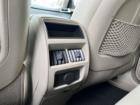 Used 2013 Cadillac SRX Luxury image 22