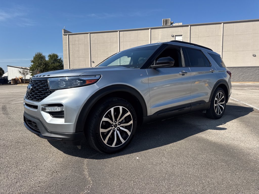 Used 2024 Ford Explorer ST-Line w/ Class IV Trailer Tow Package RWD image 2