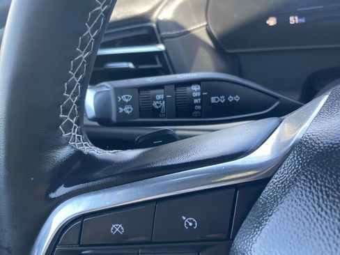Used 2025 Chevrolet Traverse LT FWD image 19
