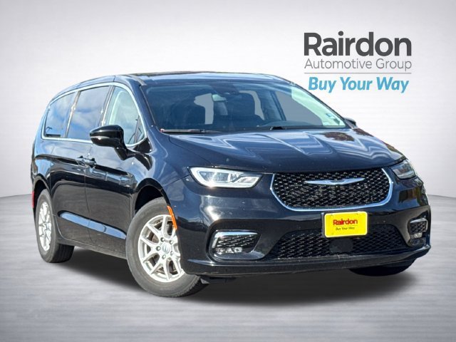 Used 2024 Chrysler Pacifica Touring-L FWD image 1