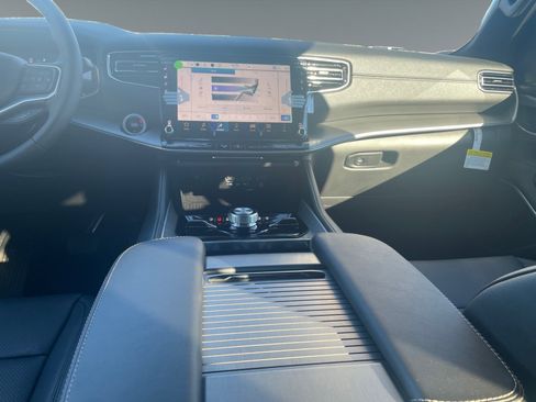 New 2026 Jeep Grand Wagoneer Limited image 11