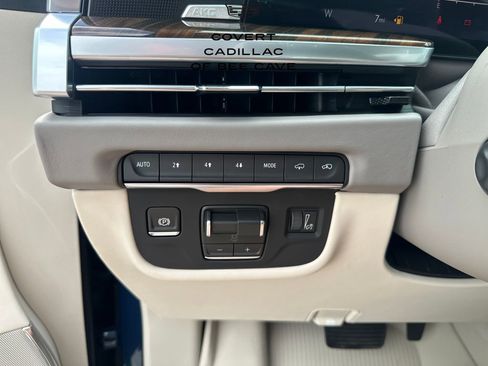 New 2026 Cadillac Escalade Platinum Sport w/ LPO, ONYX Package image 37