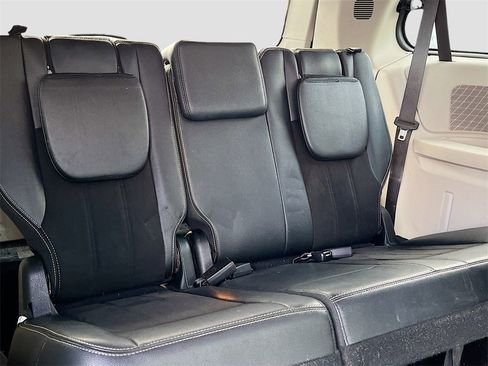 Used 2019 Dodge Grand Caravan SXT image 25