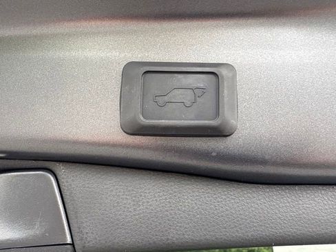 Used 2025 Toyota RAV4 XLE w/ Convenience Package FWD image 9