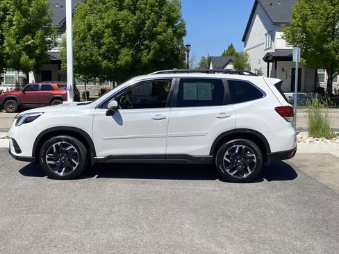 Certified 2022 Subaru Forester Limited AWD/4WD image 3