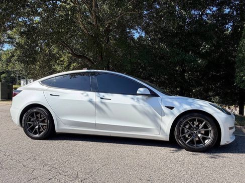 Used 2021 Tesla Model 3 Standard Range Plus RWD image 11