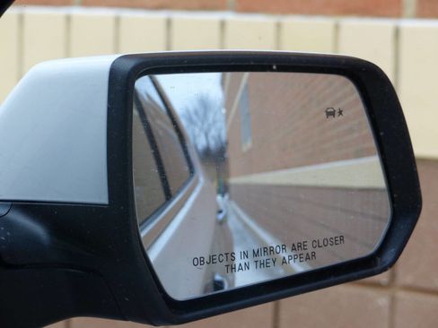 Used 2023 Chevrolet Traverse Premier image 49