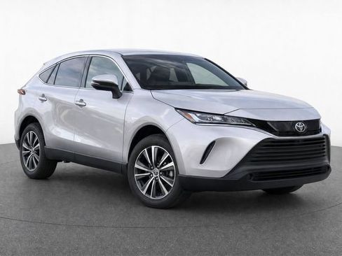 Used 2022 Toyota Venza LE AWD/4WD image 2