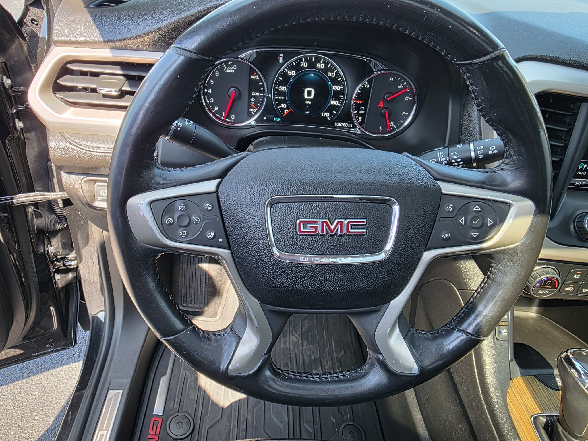 Used 2019 GMC Acadia Denali w/ Technology Package AWD/4WD image 16