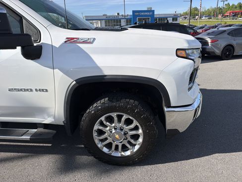 Used 2024 Chevrolet Silverado 2500 LTZ w/ LTZ Convenience Package AWD/4WD image 4