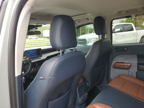 Used 2022 Ford Maverick Lariat w/ Lariat Luxury Package image 13