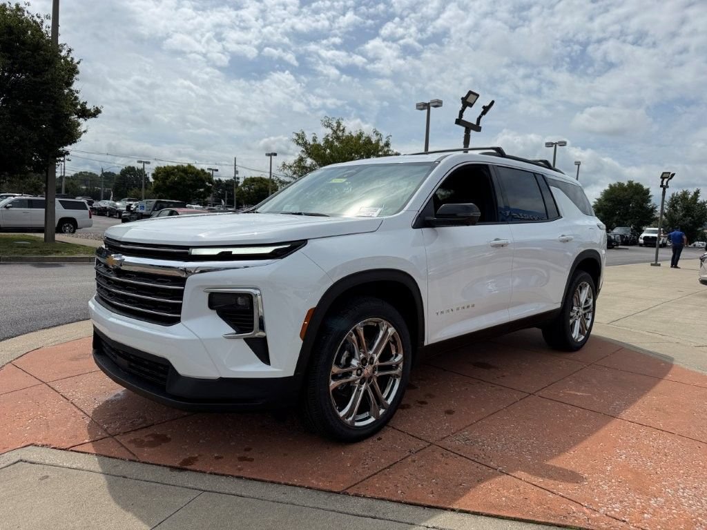 New 2027 Chevrolet Traverse LT w/ Driver Confidence Package FWD image 3