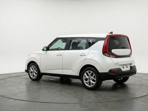 Used 2025 Kia Soul LX w/ LX Technology Package image 6