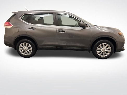 Used 2016 Nissan Rogue S image 2