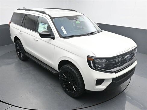 New 2025 Ford Expedition Active image 32