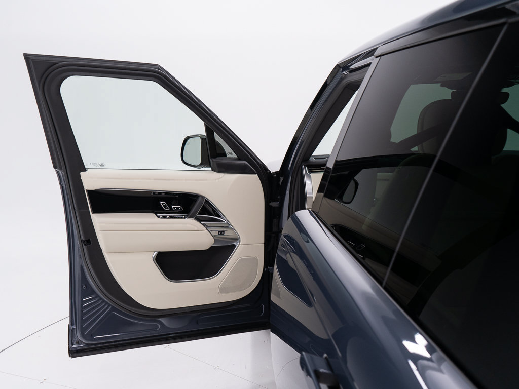 Used 2026 Land Rover Range Rover SE AWD/4WD image 10