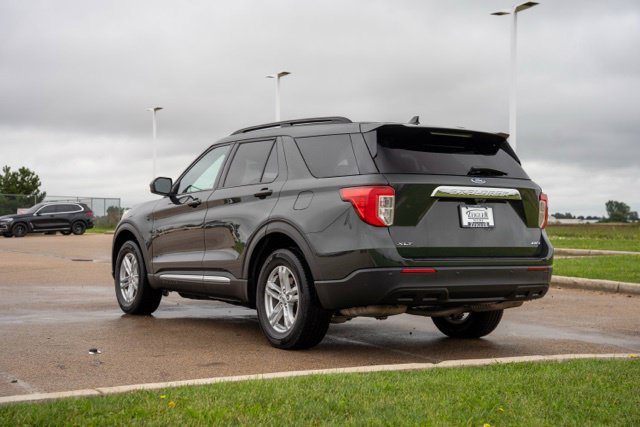 Used 2023 Ford Explorer XLT AWD/4WD image 5