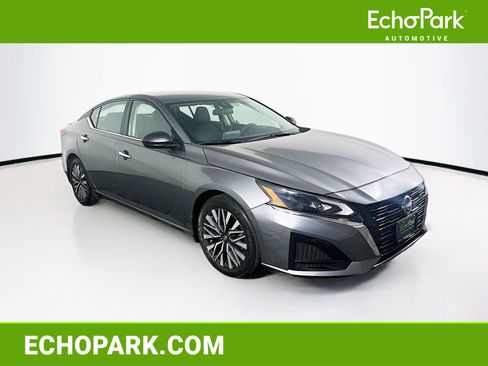 Used 2024 Nissan Altima 2.5 SV image 1