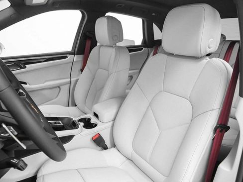 New 2025 Porsche Macan image 63