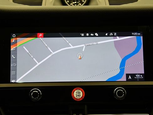 Used 2025 Porsche Macan image 31