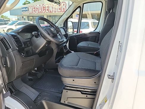 Used 2025 RAM ProMaster 2500 w/ U-Haul Equipment Group FWD image 11