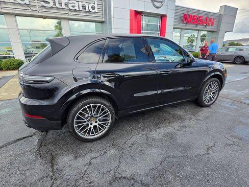Used 2022 Porsche Cayenne AWD/4WD image 6