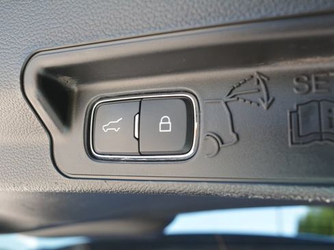 Used 2023 Ford Explorer Limited w/ Equipment Group 301A AWD/4WD image 27