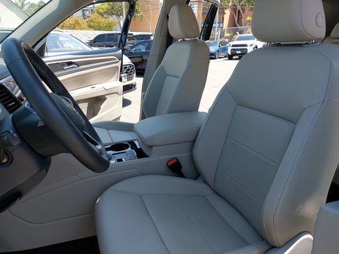 Used 2023 Volkswagen Atlas SE w/ Panoramic Sunroof Package FWD image 17