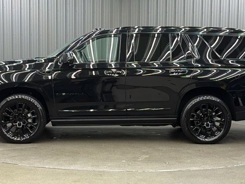 Used 2026 GMC Yukon Denali w/ Sun & Power Step Package AWD/4WD image 2