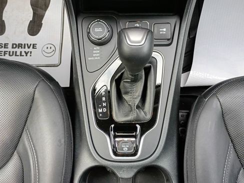 Used 2019 Jeep Cherokee Limited image 30