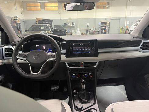 New 2026 Volkswagen Taos SE image 27