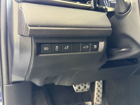 Used 2025 Toyota Camry SE FWD image 13