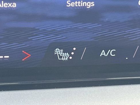 Used 2024 Chevrolet Traverse LS image 19