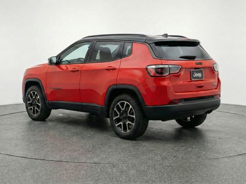 Used 2025 Jeep Compass Trailhawk image 6