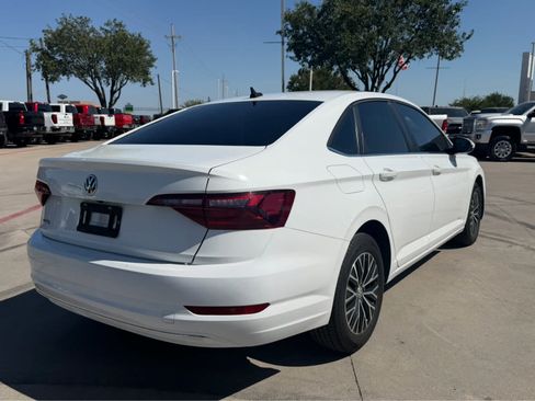 Used 2020 Volkswagen Jetta SE w/ SE Cold Weather Package FWD image 3