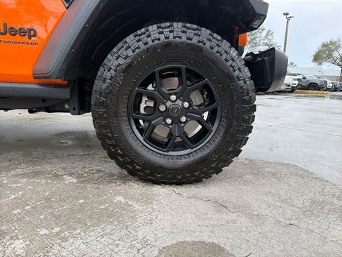 Used 2025 Jeep Wrangler Willys image 12