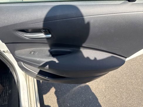 Used 2020 Toyota Corolla LE image 19