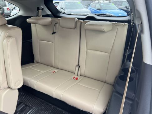 Used 2023 Toyota Highlander XLE image 25
