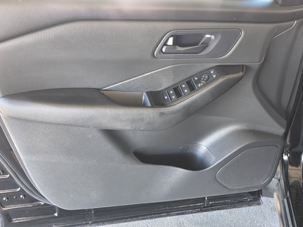Used 2024 Nissan Rogue S FWD image 30