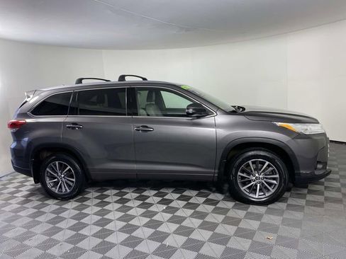 Used 2017 Toyota Highlander XLE image 8