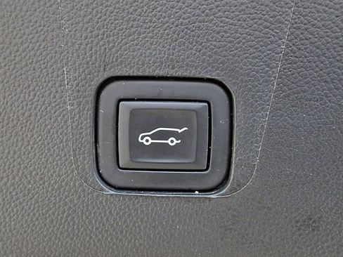 Used 2023 Chevrolet Traverse Premier AWD/4WD image 35