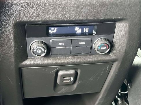 Certified 2023 Chevrolet Traverse LT w/ Rear Camera Mirror Package image 14