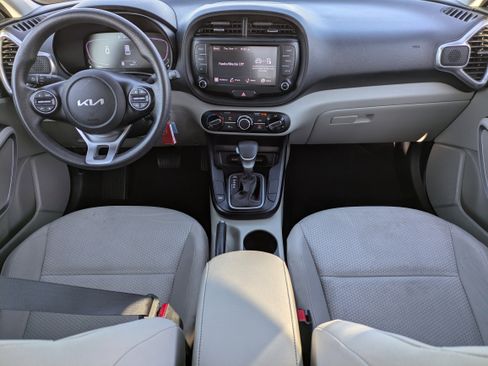 Used 2023 Kia Soul LX image 15