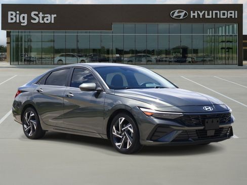 Used 2024 Hyundai Elantra SEL w/ Convenience Package FWD image 6
