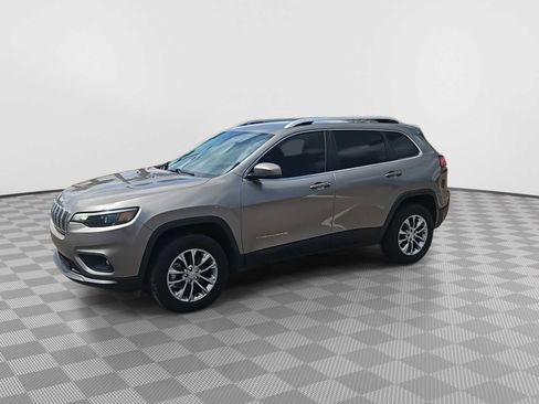 Used 2021 Jeep Cherokee Latitude Plus w/ Mopar Interior Package AWD/4WD image 4