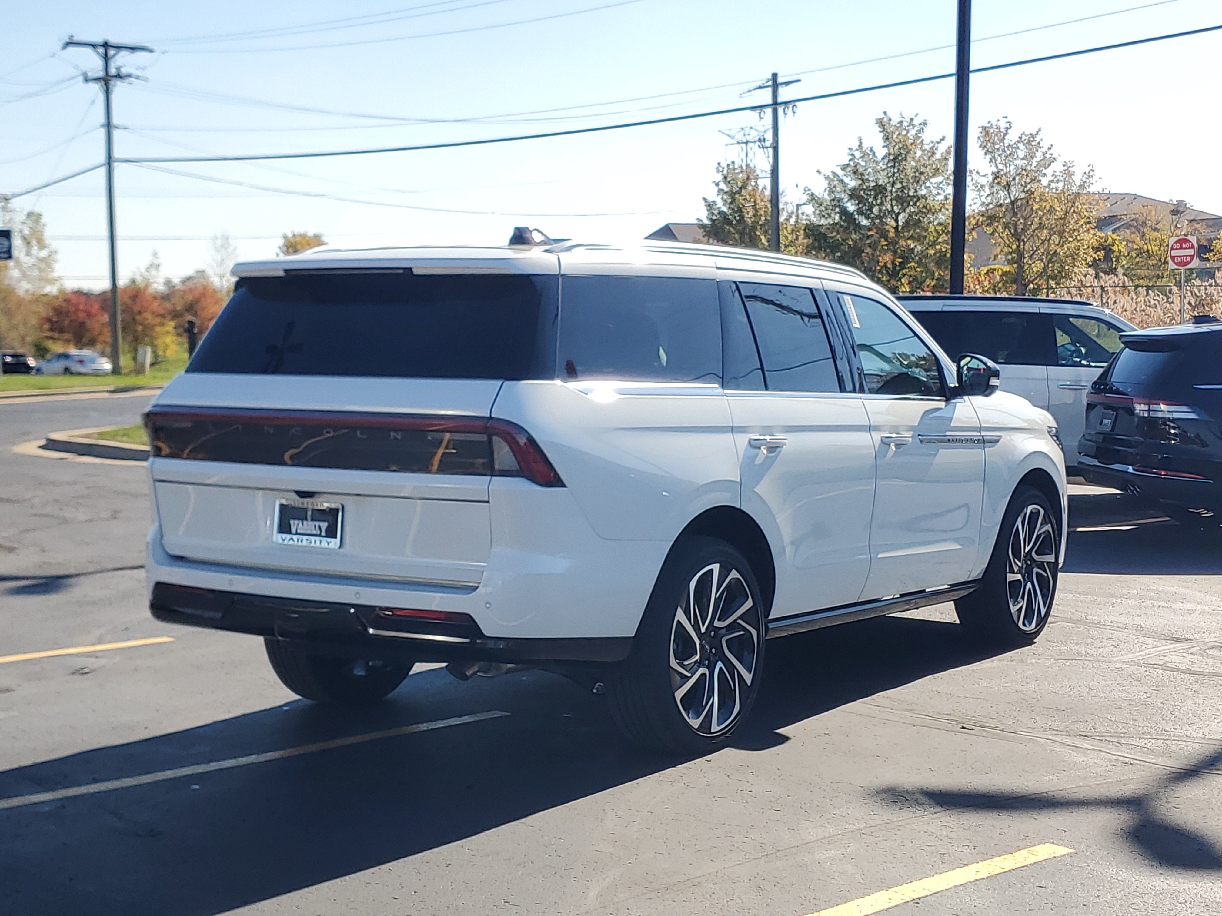 New 2027 Lincoln Navigator Reserve AWD/4WD image 4