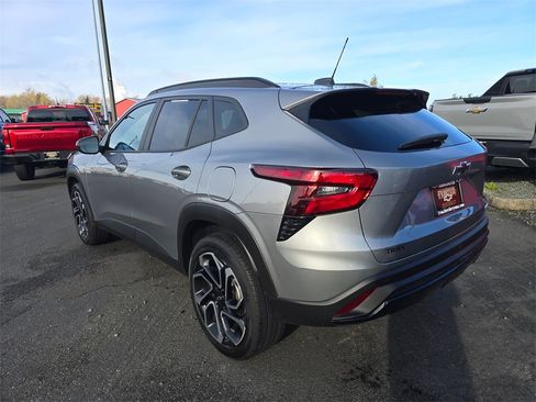 Certified 2025 Chevrolet Trax RS w/ Driver Confidence Package image 5